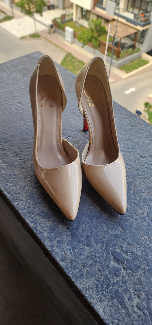 Louboutin Open bege new model