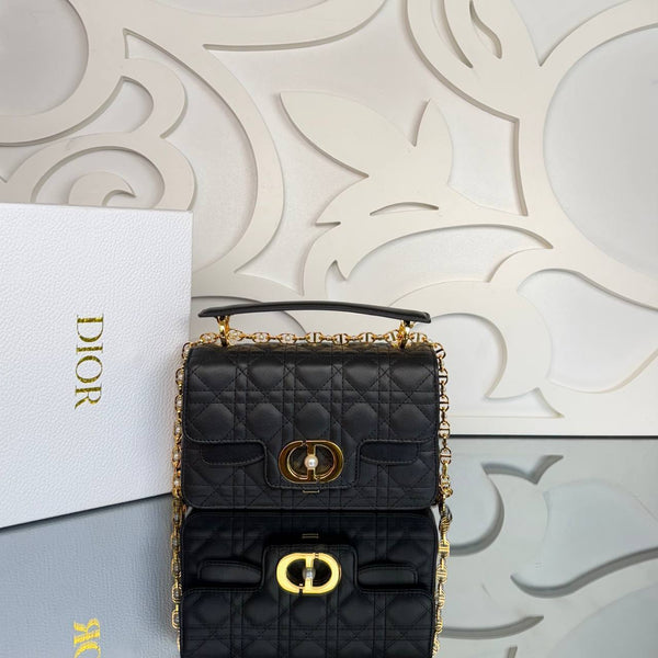 Christian Dior Jolie Bag Small
A+ Plus
22x14 cm