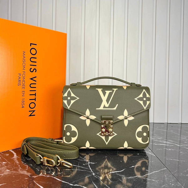 Louis Vuitton Pochette Metis  
Lather 100%  
A+ Plus
24x17 cm
