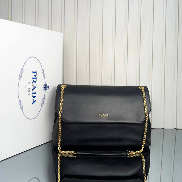 Prada Large Leather Shoulder Bag
38x28 ccm